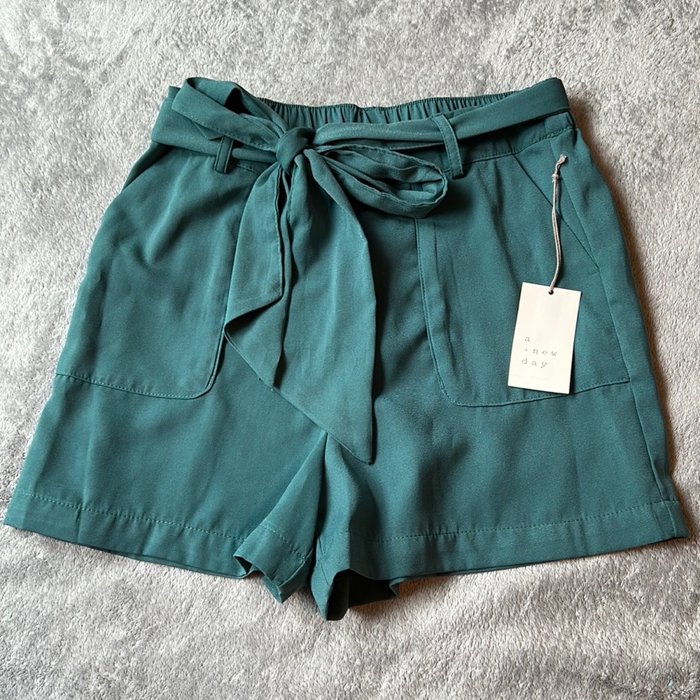 A new day brand shorts, size small.